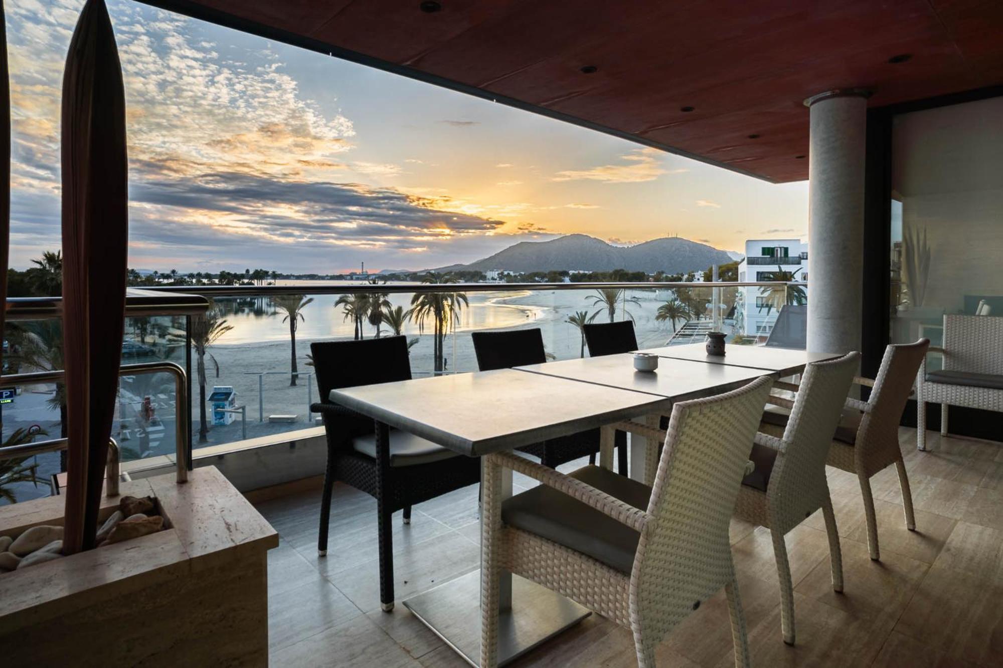 Luxury Sea View Apartment In Puerto De Alcudia Bagian luar foto